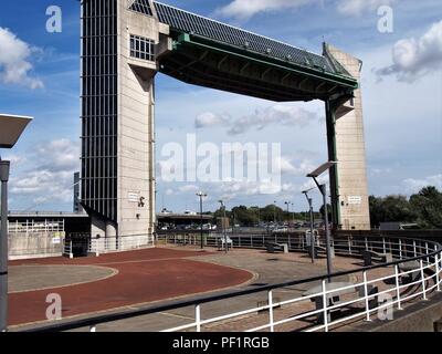 Die Tidal Surge Barriere auf dem Fluss Hull Kingston upon Hull, East Riding von Yorkshire, England, Vereinigtes Königreich Stockfoto