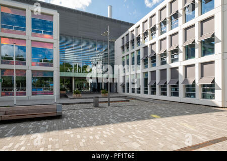 Bunte Eingang der modernen Büro- und Universität Stockfoto