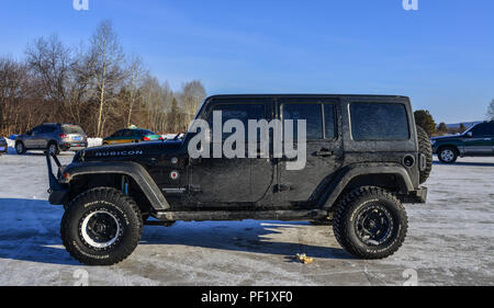 Harbin, China - Feb 21, 2018. Offroad SUV-Auto am Parkplatz in Harbin, China. Harbin ist die Hauptstadt der nördlichsten Provinz Heilongjiang, China. Stockfoto