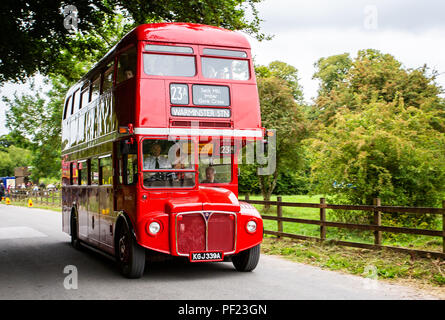 Red Routemaster London Doppeldeckerbus, Imberbus Tag classic Bus Service zwischen Warminster und Imber Dorf Imber, Wiltshire, Großbritannien am 18. Au Stockfoto