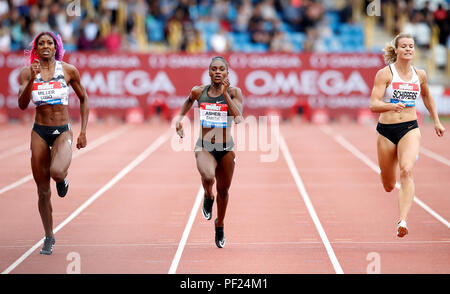 Großbritanniens Dina Asher-Smith (Mitte) an zweiter Stelle, Bahamas "Shaunae Miller-Uibo (links) gewinnt und Netherland Dafne Schippers (rechts) den dritten Platz im 200 m der Frauen während der Muller Grand Prix bei Alexander Stadium, Birmingham. Stockfoto