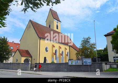 Höhenkirchen bei München: Die Pfarrkirche Maria Geburt Stockfoto