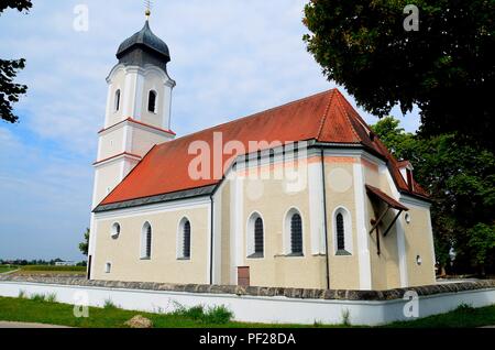 Siegertsbrunn bei München, Bayern (Deutschland): Die katholische Wallfahrtskirche St. Leonhard Stockfoto