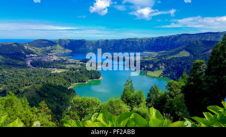 Lago Azul auf der Insel Sao Miguel, Azoren Stockfoto