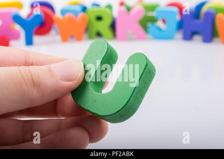 Hand schreiben cube U von aus Holz Stockfoto