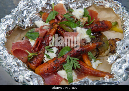 Roast Padstow Karotten mit geräuchertem Schweinefleisch und Englisch Mozzarella Stockfoto