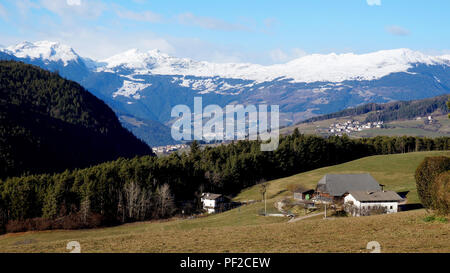 Dolomiten, Italien mit sonnigen Tag im Winter. Stockfoto