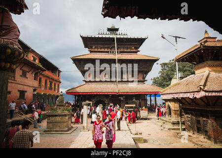 Kathmandu, Nepal - Apr 17,2018: Menschen auf der Gelegenheit der Bagh Bhairabh Jatra (Festival) in Bagh Kritipur Bhairabh Tempel in Kathmandu Nepal. Stockfoto