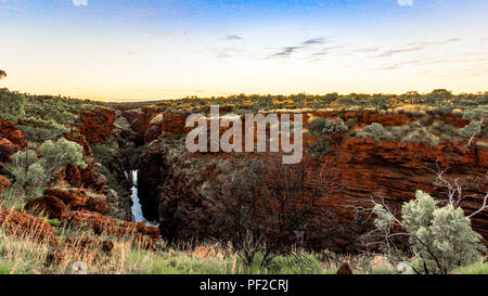Blick auf den Fluss, der durch die Schlucht fließt Stockfoto