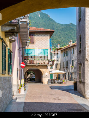 Malerische Anblick in Mandello del Lario, malerischen Dorf am Comer See, Lombardei, Italien. Stockfoto