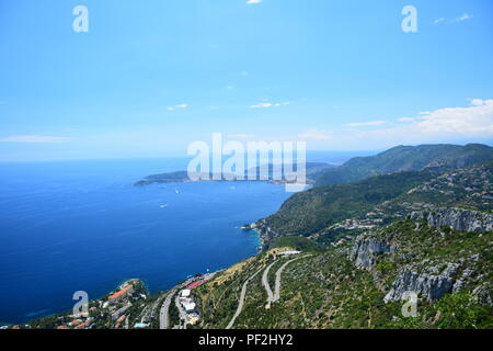 Blick auf Cap Ferrat und die Küstenlinie entlang der Cote d'Azur, Frankreich Stockfoto