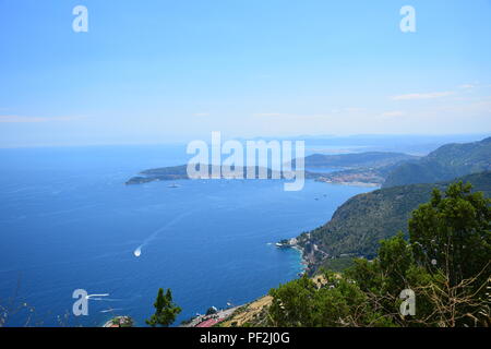 Blick auf Cap Ferrat und die Küstenlinie entlang der Cote d'Azur, Frankreich Stockfoto