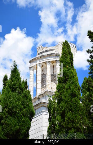 Die Römischen Siegessäule Trophäe der Alpen in der Nähe des Dorfes La Turbie an der Cote d'Azur, Frankreich Stockfoto