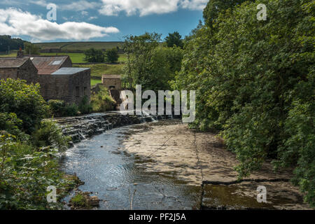 Fluss Bain Hydro, eine Gemeinschaft im Besitz schraube Turbine, die meisten der 40 Eigenschaften in das Dorf von Bainbridge, North Yorkshire, mit Selbstbeteiligung electri Stockfoto