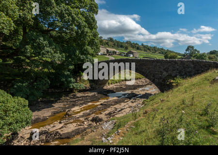 River Wharfe hinunter zu einem an Yockenthwaite in Langstrothdale, Yorkshire Dales National Park. Für eine solche winzigen Dorf, es ist besser bekannt als kann Stockfoto