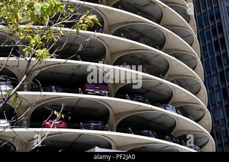 Parkdecks in einem der beiden Marina City Towers Stockfoto