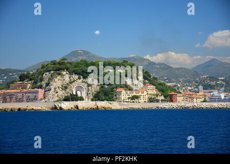 Blick auf die Burg und die umliegenden Gebäude, Küste und Landschaft von Nizza, Côte d'Azur, Frankreich Stockfoto