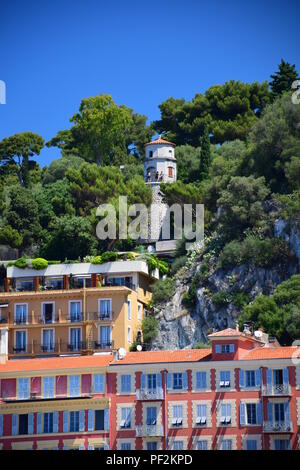 Blick auf die Burg und die umliegenden Gebäude, Küste und Landschaft von Nizza, Côte d'Azur, Frankreich Stockfoto