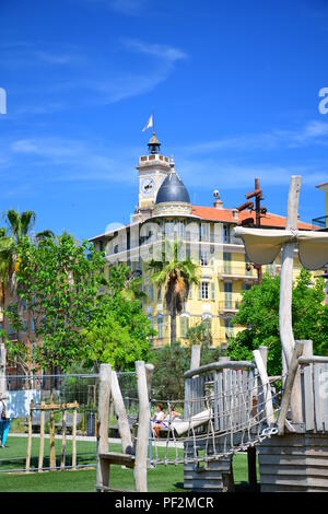 Spielplatz auf dem Place Massena in Nizza, Côte d'Azur, Frankreich Stockfoto