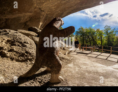 Statue von Mylodon, Cueva del Milodon Naturdenkmal, Puerto Natales, Ultima Esperanza Provinz Patagonien, Chile Stockfoto