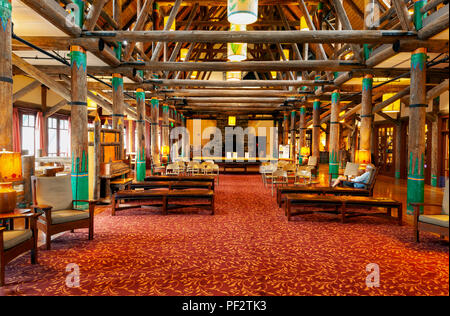WA 14764-00 ... WASHINGTON - die Lobby des Paradise Inn am Mount Rainier National Park. Stockfoto