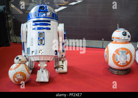Brüssel, Belgien. 10. Februar, 2018. Lebensgroße Modelle der R2-Einheiten auf der Comicon, Brüssel, 2018. Credit: Sara Armas/Alamy Reportage. Stockfoto