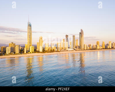 Luftbild von Surfers Paradise an der Gold Coast in Queensland, Australien Stockfoto