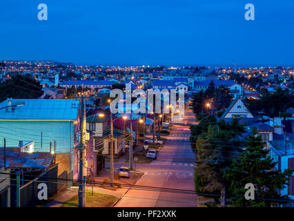 Punta Arenas in der Dämmerung, Magallanes Provinz Patagonien, Chile Stockfoto