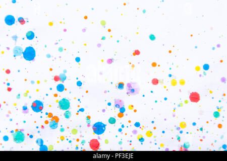 Farbenprächtige Aquarellmalerei Splash. Blot, unscharfer Fleck. mit Textur. Mehrere Flecken und Verfärbungen Wasser Farbe auf weißem Hintergrund Stockfoto