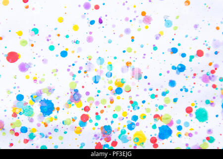 Farbenprächtige Aquarellmalerei Splash. Blot, unscharfer Fleck. mit Textur. Mehrere Flecken und Verfärbungen Wasser Farbe auf weißem Hintergrund Stockfoto