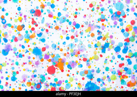 Farbenprächtige Aquarellmalerei Splash. Blot, unscharfer Fleck. mit Textur. Mehrere Flecken und Verfärbungen Wasser Farbe auf weißem Hintergrund Stockfoto