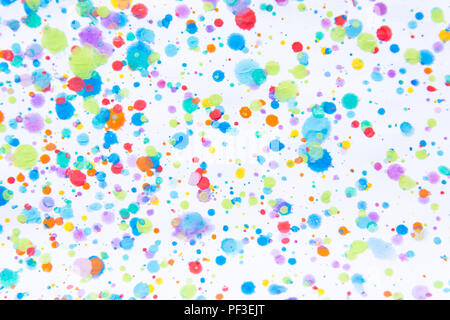 Farbenprächtige Aquarellmalerei Splash. Blot, unscharfer Fleck. mit Textur. Mehrere Flecken und Verfärbungen Wasser Farbe auf weißem Hintergrund Stockfoto