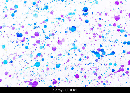 Blau und lila Aquarellmalerei Splash. Blot, unscharfer Fleck. mit Textur. Mehrere Flecken und Verfärbungen Wasser Farbe auf weißem Hintergrund Stockfoto