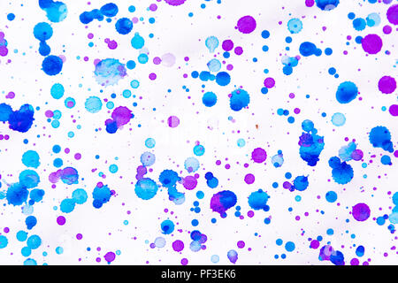 Blau und lila Aquarellmalerei Splash. Blot, unscharfer Fleck. mit Textur. Mehrere Flecken und Verfärbungen Wasser Farbe auf weißem Hintergrund Stockfoto
