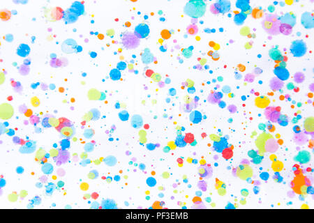 Farbenprächtige Aquarellmalerei Splash. Blot, unscharfer Fleck. mit Textur. Mehrere Flecken und Verfärbungen Wasser Farbe auf weißem Hintergrund Stockfoto