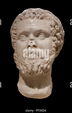 Madrid, Spanien - 11 November, 2017: römische Büste von Clodius Albinus im Nationalen Archäologischen Museum in Madrid. Über schwarz Isoliert Stockfoto