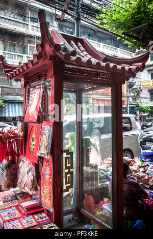 Red Inflormation stand in Chinatown in Bangkok, Thailand Stockfoto