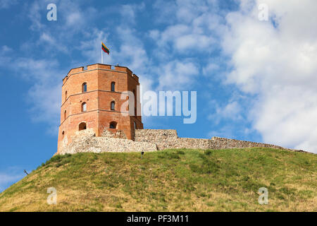 Turm von Gediminas in Vilnius, Litauen. Historisches Wahrzeichen der Stadt Vilnius und Litauen. Obere Vilnius Burganlage. Touristen Ziel. Stockfoto