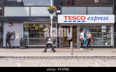 Tesco Express in Middlesbrough, England, Großbritannien Stockfoto