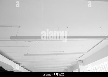 Abgehängte Decke mit LED square Lampen Sünde das Amt Stockfoto, Bild