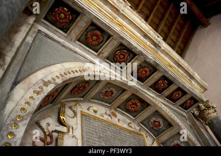 Detail von Sir George St Paul's (St Pol) Grab in Snarford Kirche, Lincolnshire, Großbritannien Stockfoto