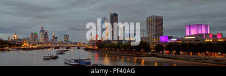 Multi image Panoramablick auf London, Blick nach Osten von der Waterloo Bridge, zusammen in Photoshop genäht Stockfoto