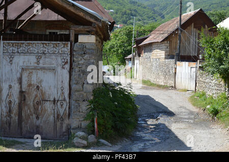 Kisch, ein Dorf in der Nähe von Scheki, im Großen Kaukasus Ausläufern des nördlichen Aserbaidschan Stockfoto