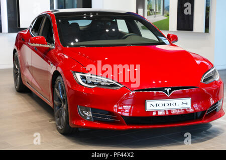 Mailand, Italien - Juli 30, 2018: Modell S Auto in Tesla Showroom, Mailand, Italien Stockfoto