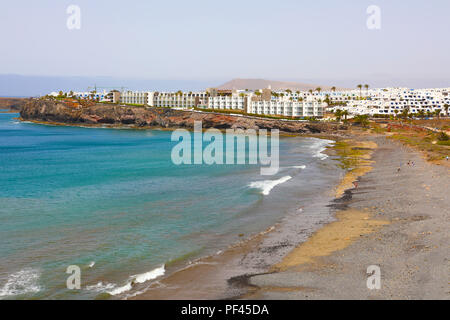 Schönen Blick auf den Atlantik auf der Insel von Lanzarote im Ort Playa Blanca. Blick auf die Promenade an der Playa Blanca auf Lanzarote. Stockfoto