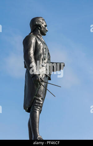 Statue von Captain James Cook am West Cliff in der historischen Küstenstadt Whitby, North Yorkshire, England. Stockfoto