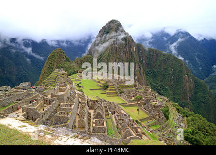Machu Picchu an einem regnerischen Tag, UNESCO Weltkulturerbe in der Provinz Cusco Region, Urubamba, Peru, archäologische Stätte Stockfoto