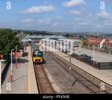 Arriva Northern Rail Class 333 elektrische Zug Bahnhof in Ilkley, Yorkshire Stockfoto