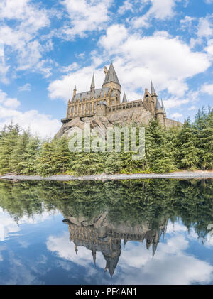 Osaka, Japan - 24.November 2017: Hogwarts schloss in der Zauberwelt von Harry Potter Zone in den Universal Studios Japan (USJ). Universal Studios Japan ist Stockfoto