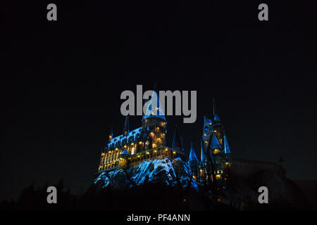 Osaka, Japan - 24.November 2017: Hogwarts schloss in der Zauberwelt von Harry Potter Zone in den Universal Studios Japan (USJ). Universal Studios Japan ist Stockfoto